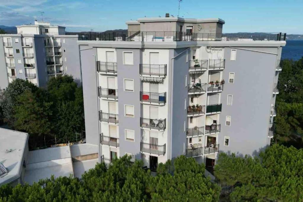 Appartamento Luxury Vista Mare Per 6 Persone A Marina Julia Bagian luar foto
